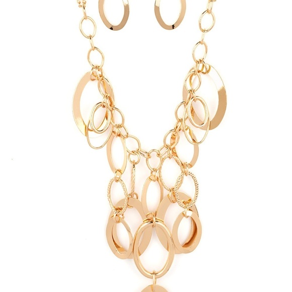 Stunning Gold Layered Chain Statement Necklace & Earring Set - Picture 4 of 5